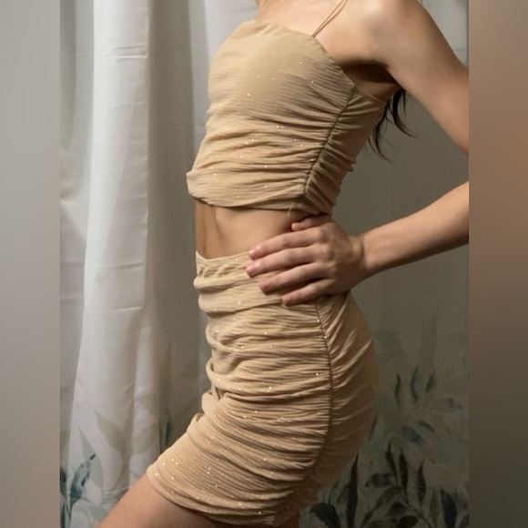 Two piece crop top/ Mini skirt - Picture 5 of 6